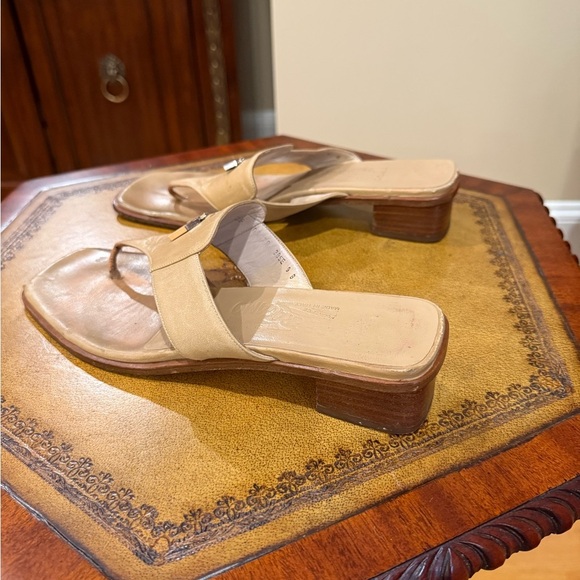 Salvatore Ferragamo Tan Leather Thong Sandals Size 9 MSRP $495 - Picture 4 of 9